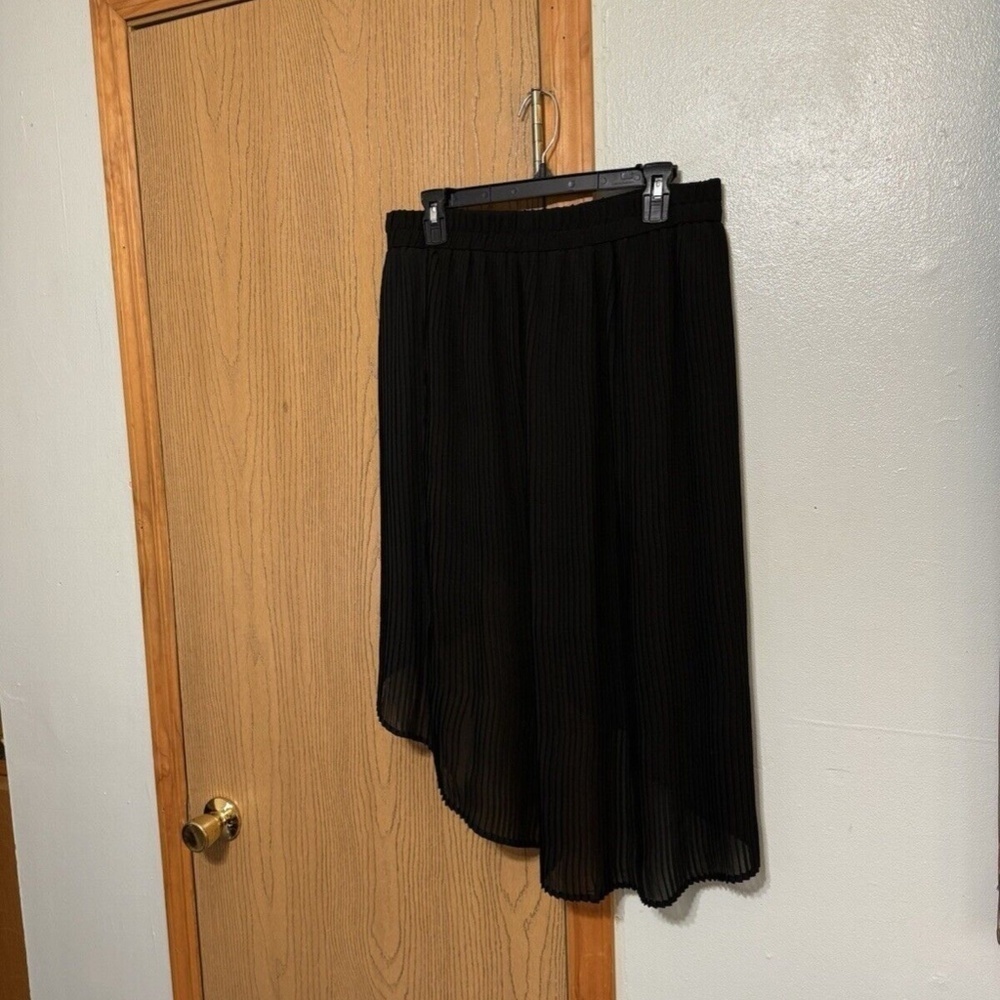 Kimchi Blue Large Solid Black Pull-On Pleated Asy… - image 2